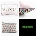 Coussin personnalisé sur commande prénom phosphorescent 